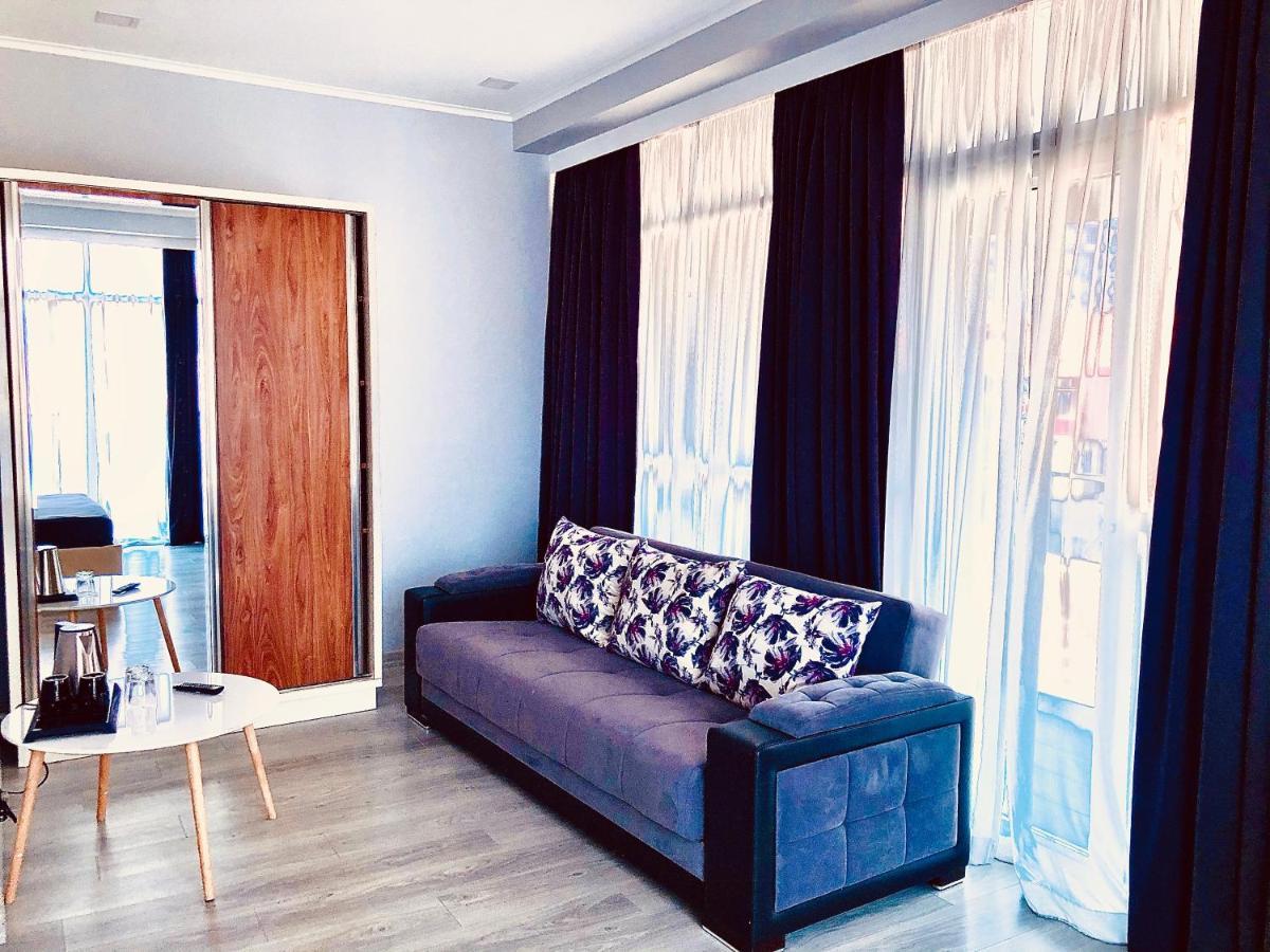 Hotel Tsereteli Palace Batumi Kültér fotó